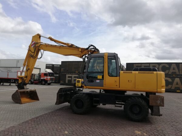 HITACHI ZX180W - Image 4