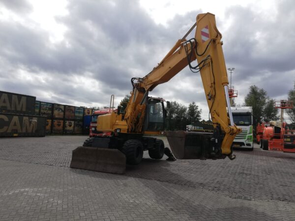 HITACHI ZX180W - Image 3