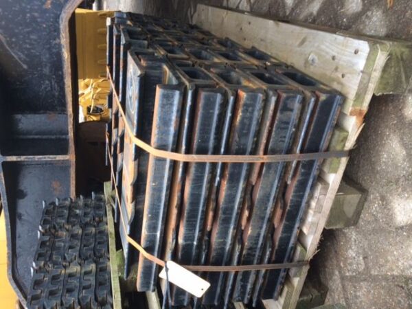 CATERPILLAR Undercarriage plates 600 mm CAT 330 - CAT 336 - Image 2