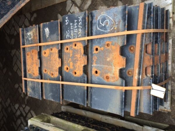 CATERPILLAR Undercarriage plates 600 mm CAT 330 - CAT 336 - Image 4