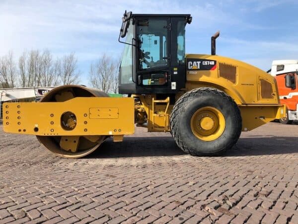 CATERPILLAR CS74B