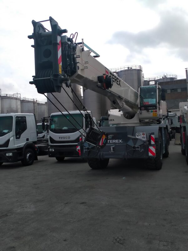 TEREX RT 1070 Rough Terrain Crane