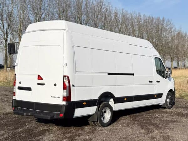 RENAULT MASTER L4H3 4x2 CLOSED VAN - Image 4